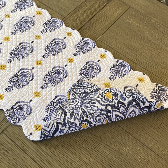 Blue paisley table runner, reversible - Picture 4 of 5